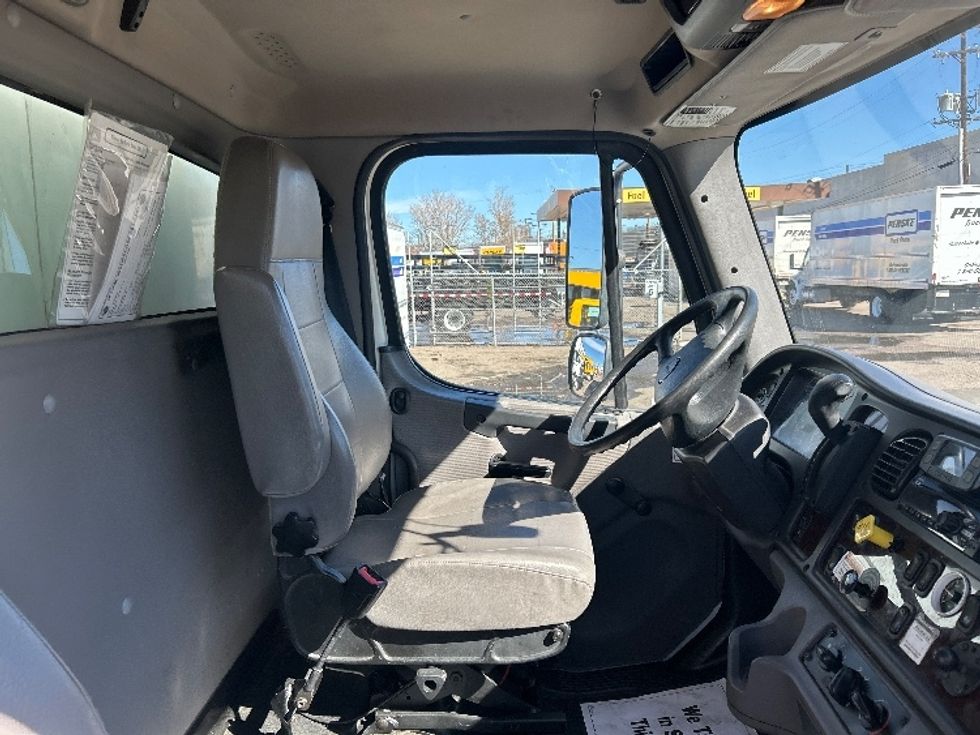 Medium Duty Box Truck-Light and Medium Duty Trucks-Freightliner-2022-M2-Aurora-CO-99,335\n\t\tmiles-$ 76,750 - Image 22