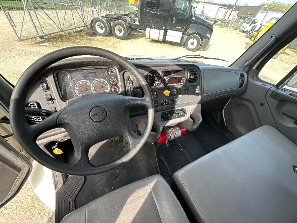 Medium Duty Box Truck-Light and Medium Duty Trucks-Freightliner-2022-M2-Baltimore-MD-221,047\n\t\tmiles-$ 53,000 - Image 18