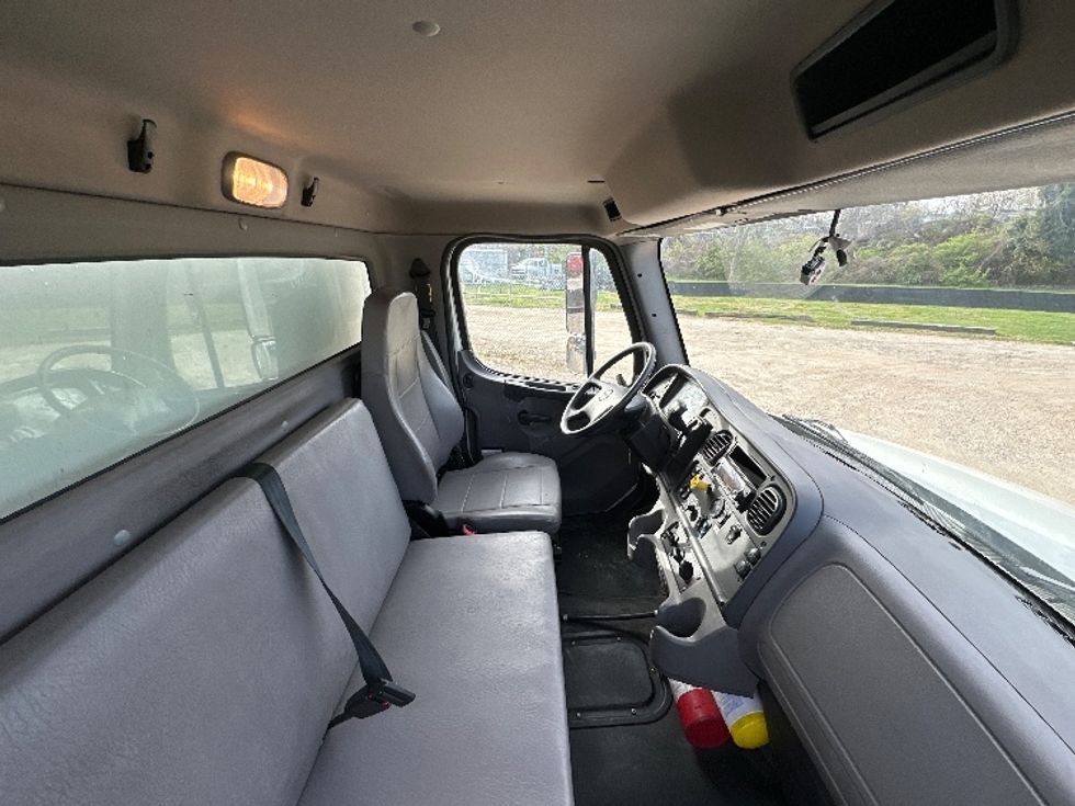 Medium Duty Box Truck-Light and Medium Duty Trucks-Freightliner-2022-M2-Baltimore-MD-221,047\n\t\tmiles-$ 53,000 - Image 22
