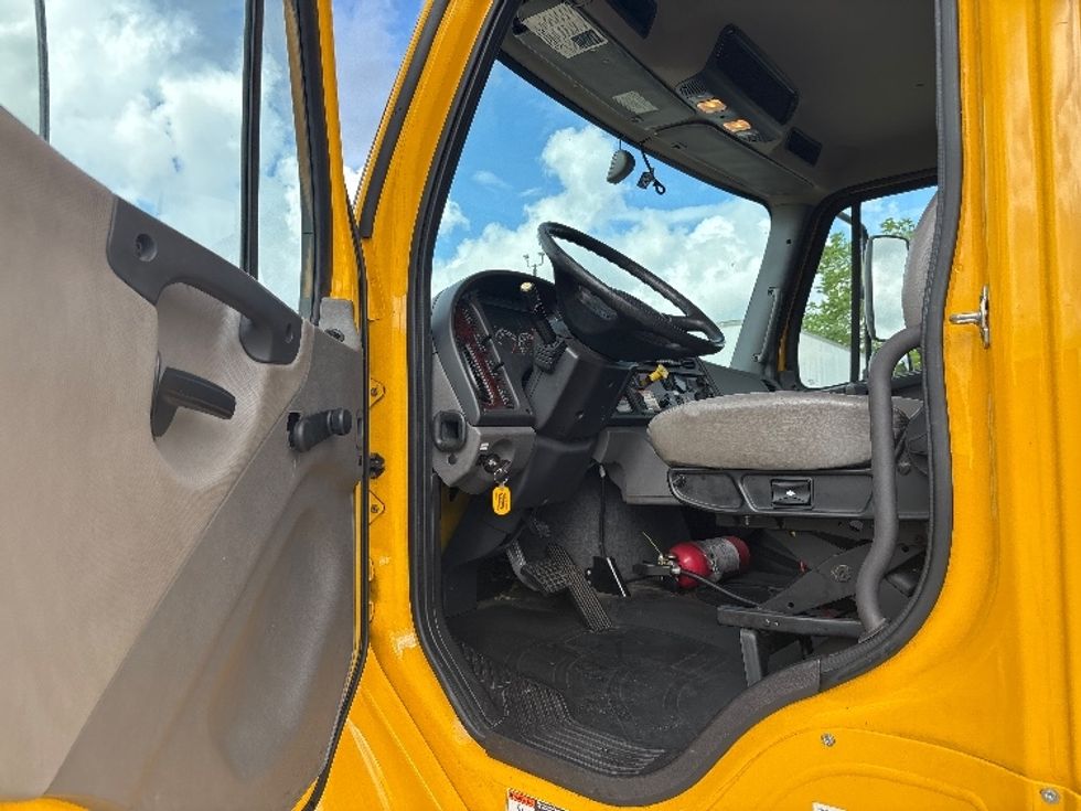 Medium Duty Box Truck-Light and Medium Duty Trucks-Freightliner-2022-M2-Baton Rouge-LA-136,236\n\t\tmiles-$ 61,500 - Image 16