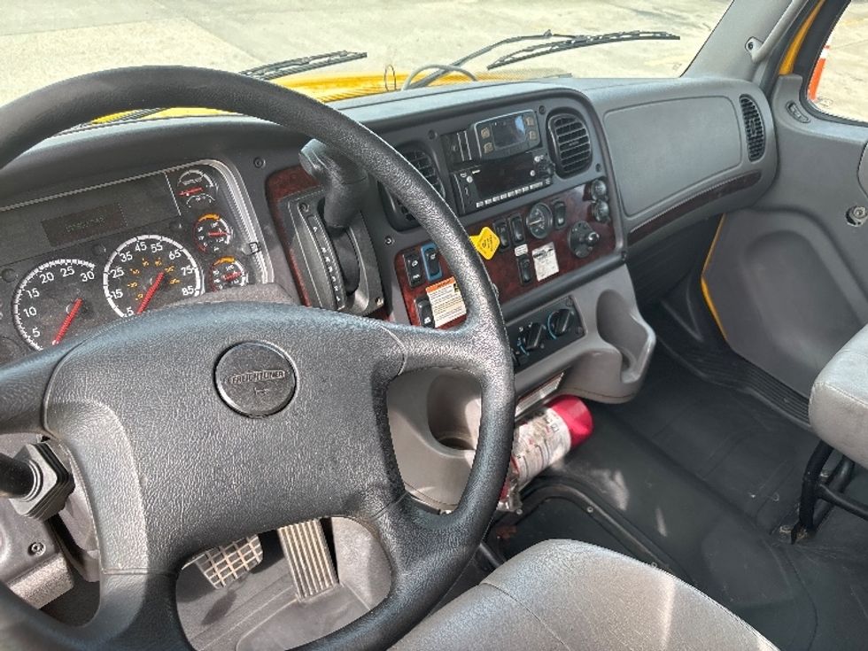 Medium Duty Box Truck-Light and Medium Duty Trucks-Freightliner-2022-M2-Baton Rouge-LA-136,236\n\t\tmiles-$ 61,500 - Image 17