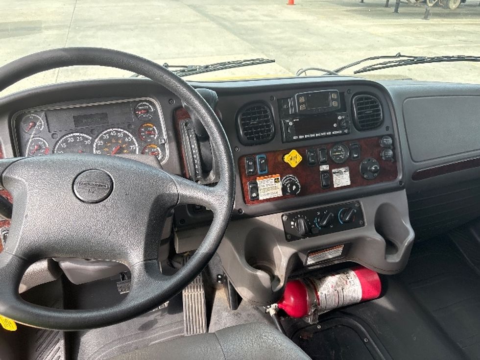 Medium Duty Box Truck-Light and Medium Duty Trucks-Freightliner-2022-M2-Baton Rouge-LA-136,236\n\t\tmiles-$ 61,500 - Image 18