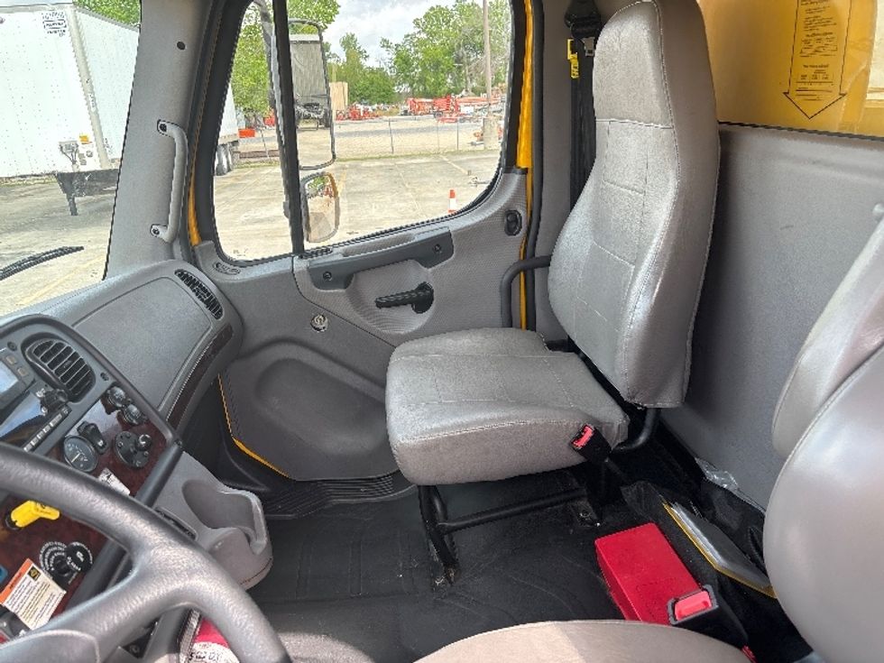 Medium Duty Box Truck-Light and Medium Duty Trucks-Freightliner-2022-M2-Baton Rouge-LA-136,236\n\t\tmiles-$ 61,500 - Image 19