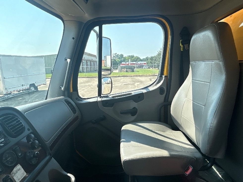 Medium Duty Box Truck-Light and Medium Duty Trucks-Freightliner-2022-M2-Beaumont-TX-235,540\n\t\tmiles-$ 50,750 - Image 18