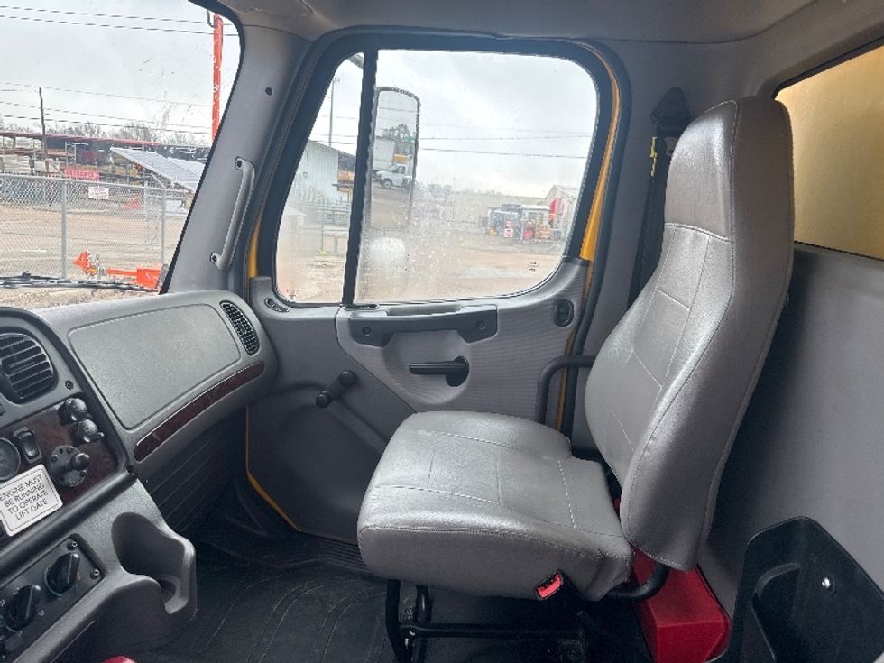 Medium Duty Box Truck-Light and Medium Duty Trucks-Freightliner-2022-M2-Beaumont-TX-84,868\n\t\tmiles-$ 79,000 - Image 19