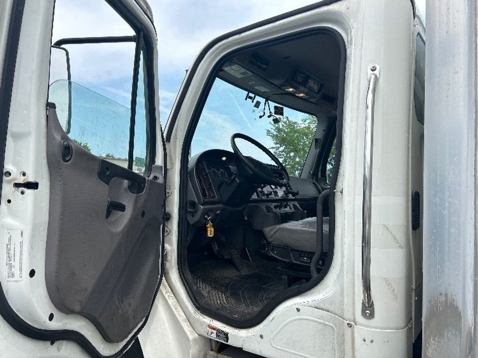 Medium Duty Box Truck-Light and Medium Duty Trucks-Freightliner-2022-M2-Belcamp-MD-193,074\n\t\tmiles-$ 62,500 - Image 16