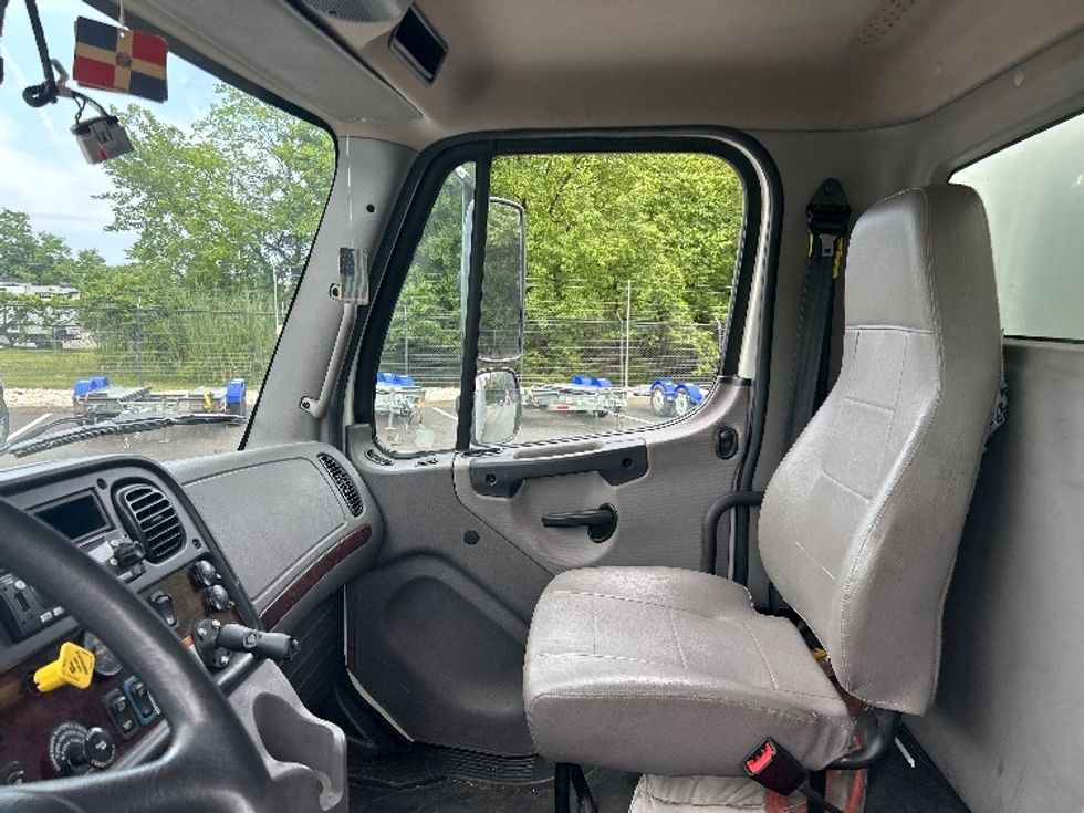 Medium Duty Box Truck-Light and Medium Duty Trucks-Freightliner-2022-M2-Belcamp-MD-193,074\n\t\tmiles-$ 62,500 - Image 19