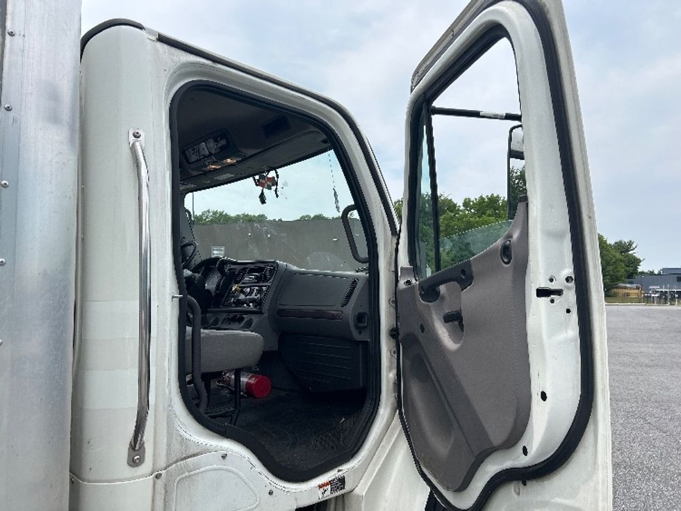 Medium Duty Box Truck-Light and Medium Duty Trucks-Freightliner-2022-M2-Belcamp-MD-193,074\n\t\tmiles-$ 62,500 - Image 20