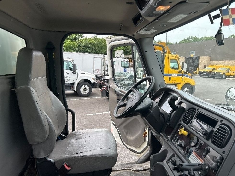 Medium Duty Box Truck-Light and Medium Duty Trucks-Freightliner-2022-M2-Belcamp-MD-193,074\n\t\tmiles-$ 62,500 - Image 26