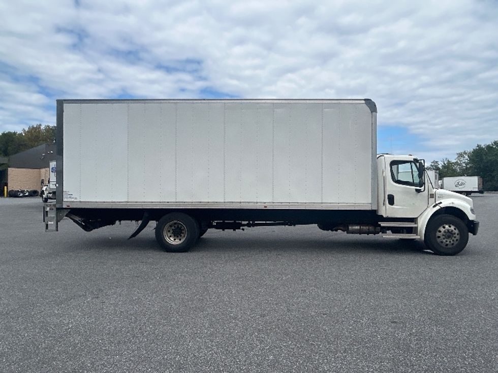 Medium Duty Box Truck-Light and Medium Duty Trucks-Freightliner-2022-M2-Belcamp-MD-298,728\n\t\tmiles-$ 47,750 - Image 14