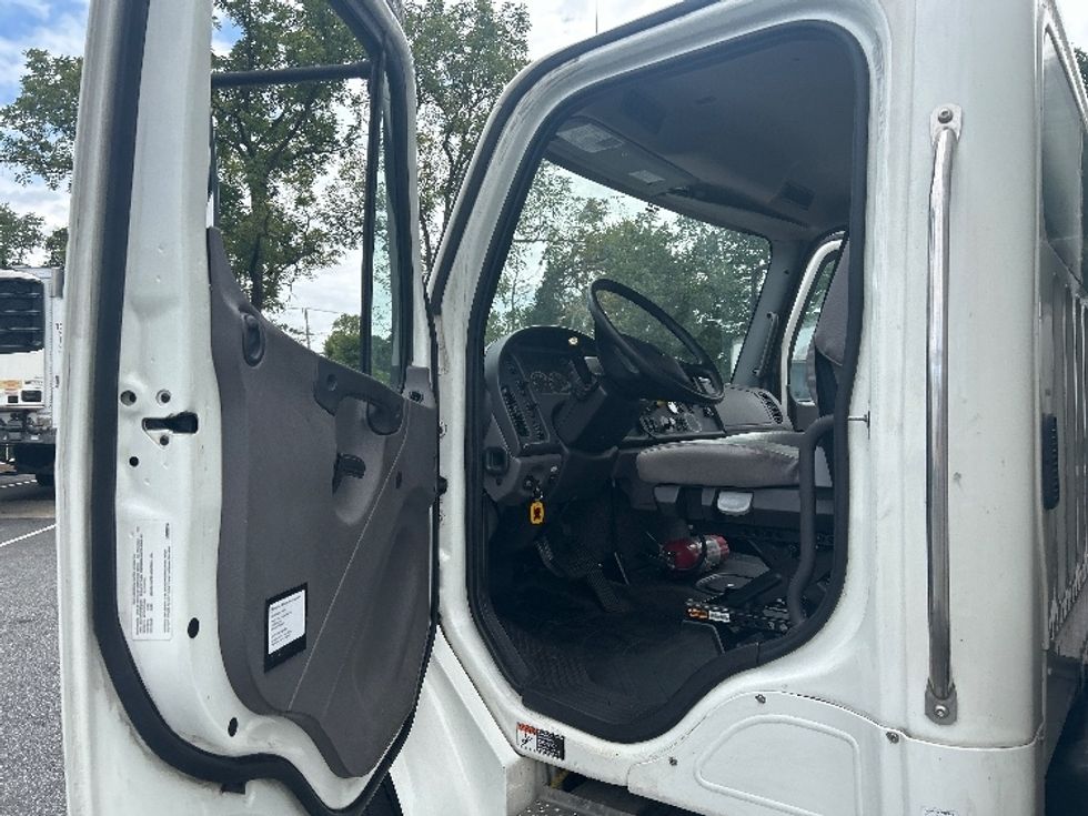 Medium Duty Box Truck-Light and Medium Duty Trucks-Freightliner-2022-M2-Belcamp-MD-298,728\n\t\tmiles-$ 47,750 - Image 15