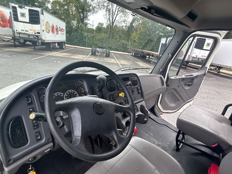 Medium Duty Box Truck-Light and Medium Duty Trucks-Freightliner-2022-M2-Belcamp-MD-298,728\n\t\tmiles-$ 47,750 - Image 16
