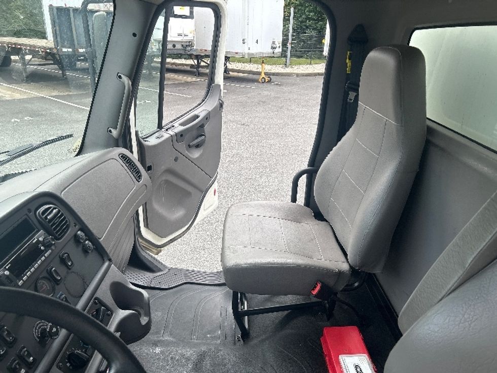 Medium Duty Box Truck-Light and Medium Duty Trucks-Freightliner-2022-M2-Belcamp-MD-298,728\n\t\tmiles-$ 47,750 - Image 18