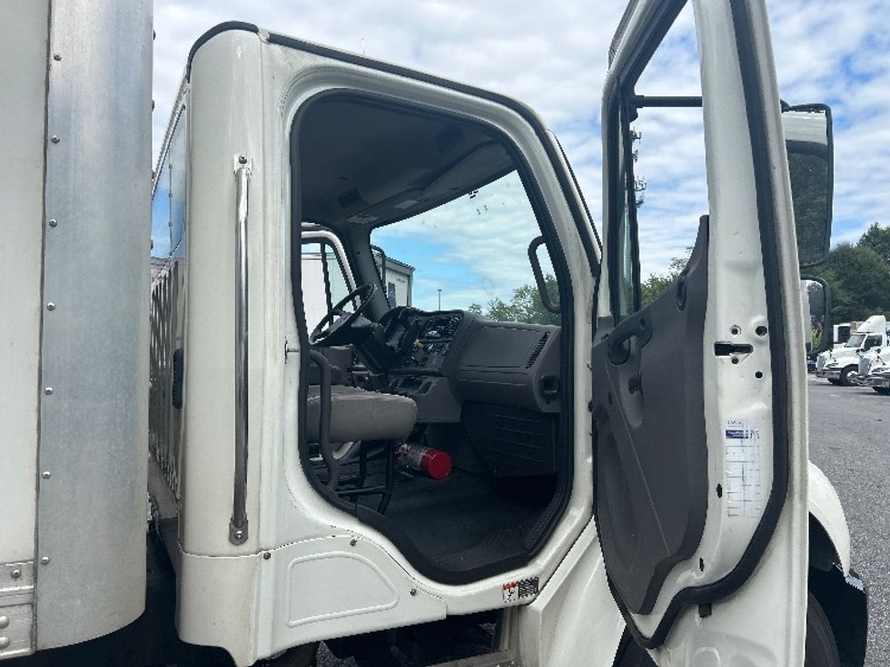 Medium Duty Box Truck-Light and Medium Duty Trucks-Freightliner-2022-M2-Belcamp-MD-298,728\n\t\tmiles-$ 47,750 - Image 19