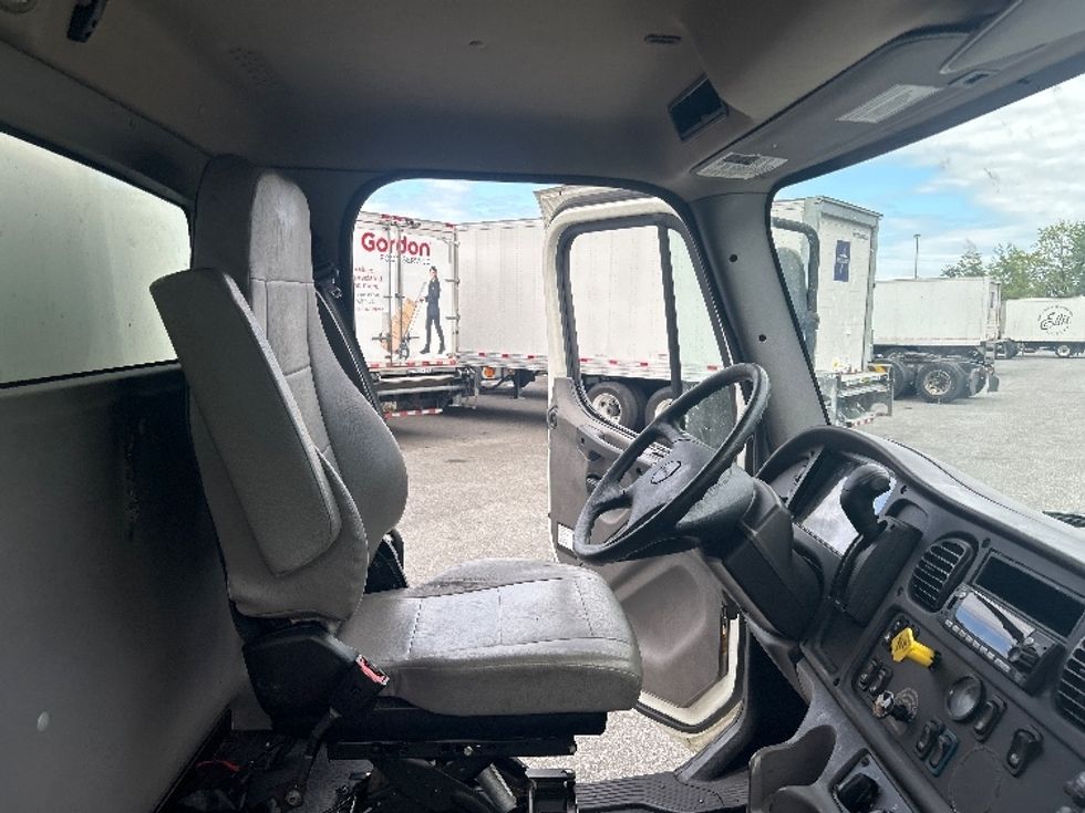 Medium Duty Box Truck-Light and Medium Duty Trucks-Freightliner-2022-M2-Belcamp-MD-298,728\n\t\tmiles-$ 47,750 - Image 21