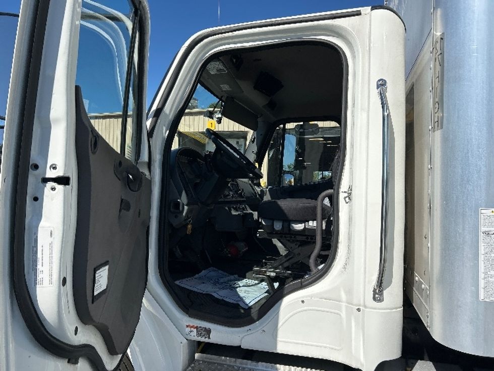 Medium Duty Box Truck-Light and Medium Duty Trucks-Freightliner-2022-M2-Bethlehem-PA-287,476\n\t\tmiles-$ 31,750 - Image 16