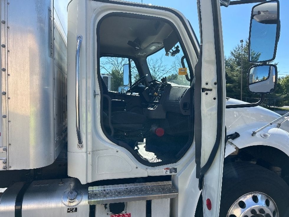 Medium Duty Box Truck-Light and Medium Duty Trucks-Freightliner-2022-M2-Bethlehem-PA-287,476\n\t\tmiles-$ 31,750 - Image 20