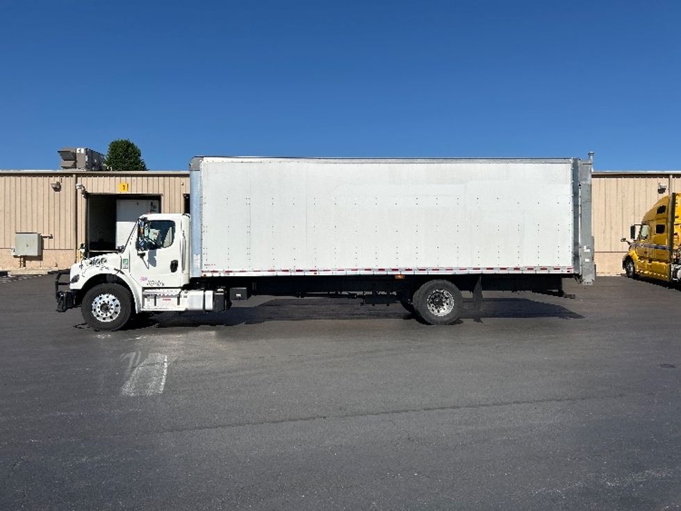 Medium Duty Box Truck-Light and Medium Duty Trucks-Freightliner-2022-M2-Bethlehem-PA-287,476\n\t\tmiles-$ 31,750 - Image 4