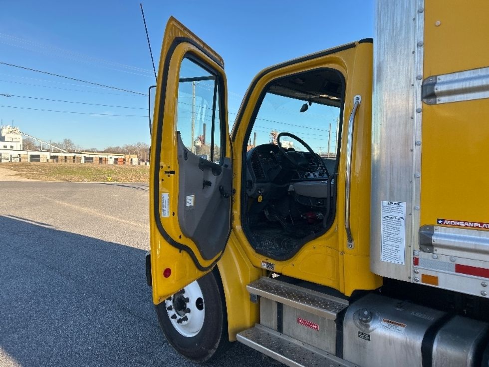 Medium Duty Box Truck-Light and Medium Duty Trucks-Freightliner-2022-M2-Birmingham-AL-131,365\n\t\tmiles-$ 75,750 - Image 16