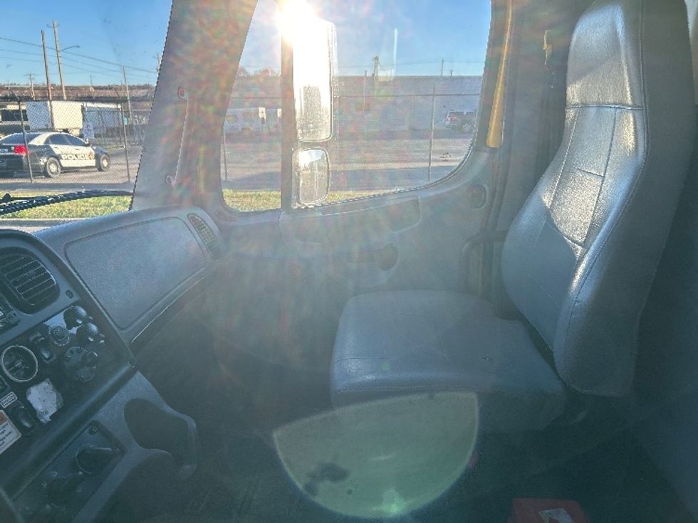 Medium Duty Box Truck-Light and Medium Duty Trucks-Freightliner-2022-M2-Birmingham-AL-131,365\n\t\tmiles-$ 75,750 - Image 19