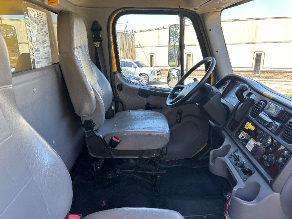 Medium Duty Box Truck-Light and Medium Duty Trucks-Freightliner-2022-M2-Birmingham-AL-207,499\n\t\tmiles-$ 60,000 - Image 22