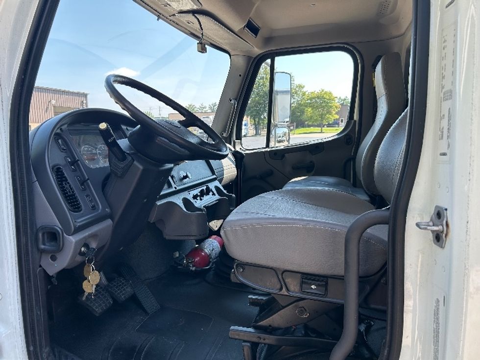 Medium Duty Box Truck-Light and Medium Duty Trucks-Freightliner-2022-M2-Bloomington-IN-329,772\n\t\tmiles-$ 27,000 - Image 15