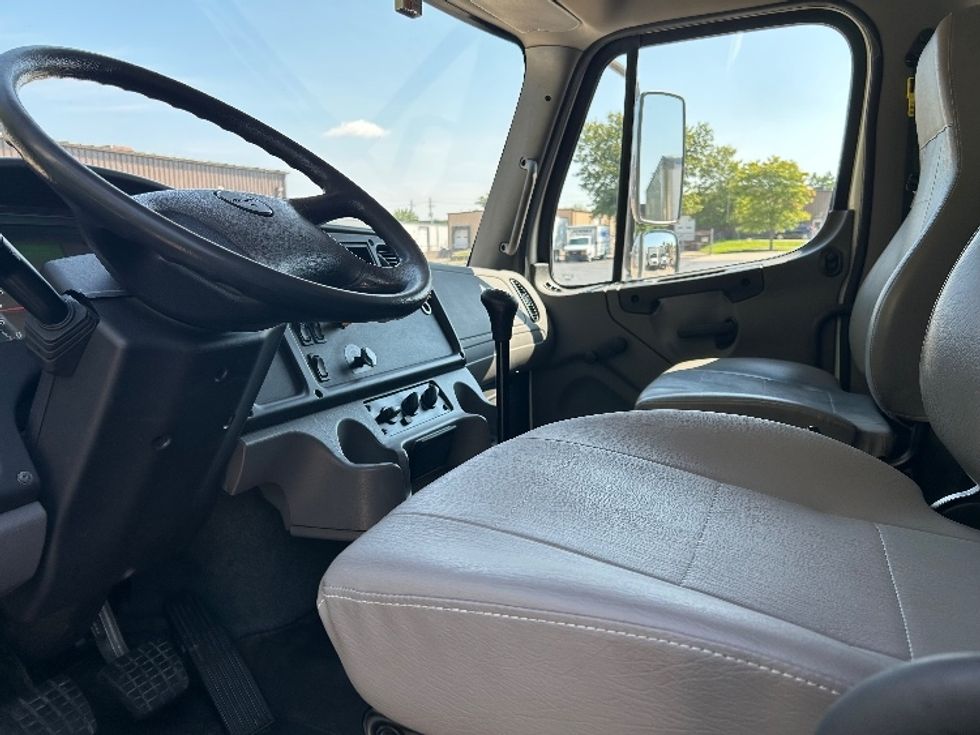 Medium Duty Box Truck-Light and Medium Duty Trucks-Freightliner-2022-M2-Bloomington-IN-329,772\n\t\tmiles-$ 27,000 - Image 17