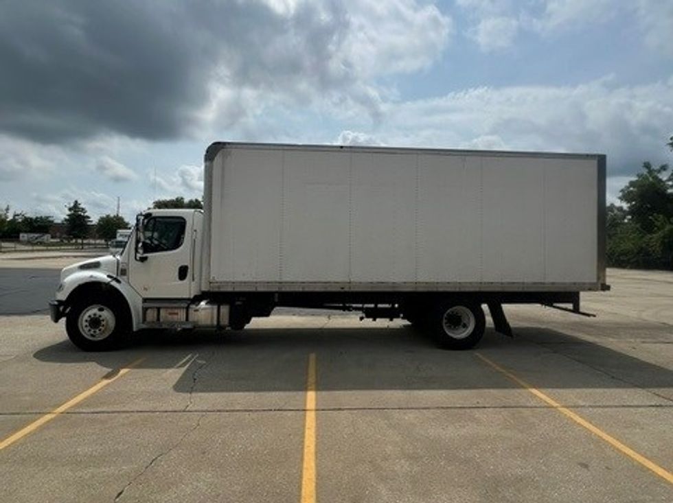 Medium Duty Box Truck-Light and Medium Duty Trucks-Freightliner-2022-M2-Bloomington-IN-329,772\n\t\tmiles-$ 27,000 - Image 4