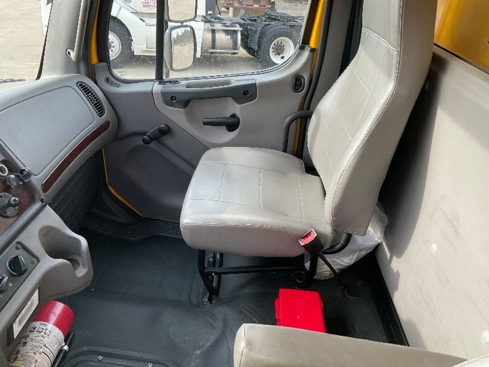 Medium Duty Box Truck-Light and Medium Duty Trucks-Freightliner-2022-M2-Bowling Green-KY-125,961\n\t\tmiles-$ 72,750 - Image 19