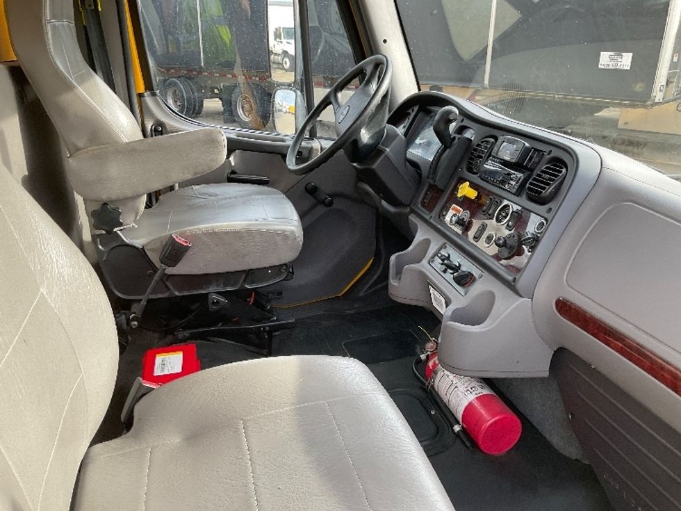 Medium Duty Box Truck-Light and Medium Duty Trucks-Freightliner-2022-M2-Bowling Green-KY-125,961\n\t\tmiles-$ 72,750 - Image 22