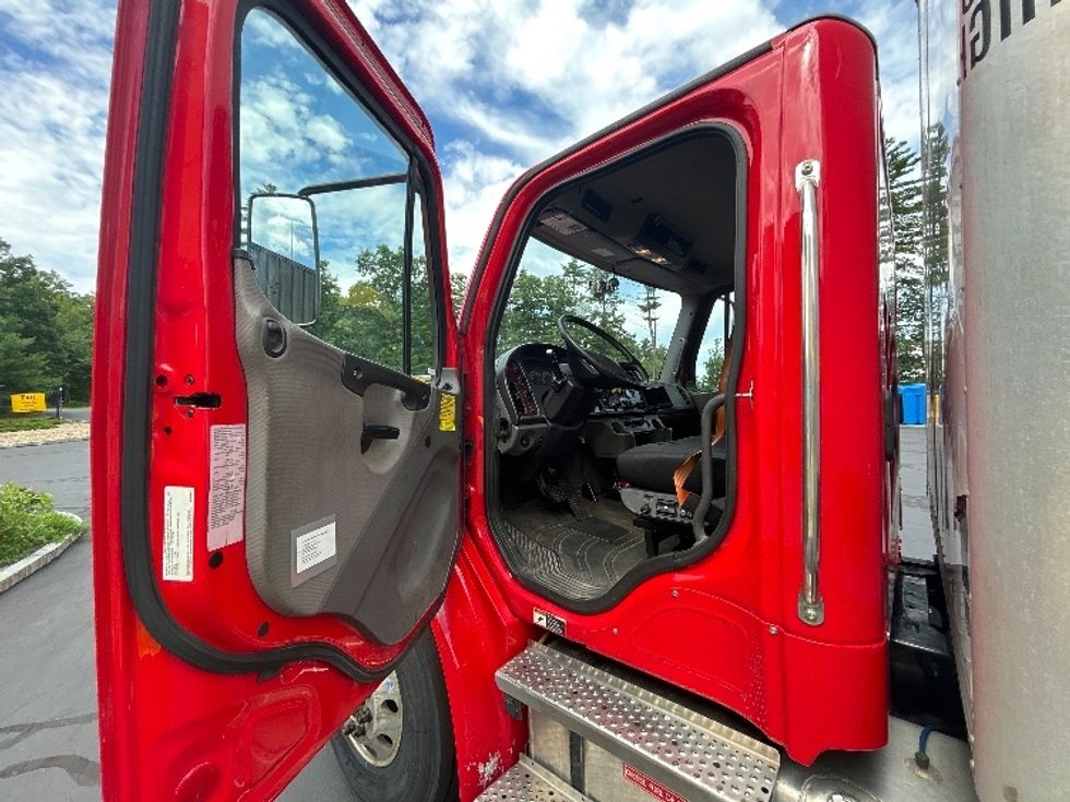 Medium Duty Box Truck-Light and Medium Duty Trucks-Freightliner-2022-M2-Braintree-MA-285,074\n\t\tmiles-$ 45,250 - Image 16