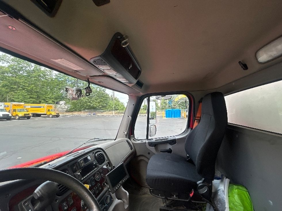 Medium Duty Box Truck-Light and Medium Duty Trucks-Freightliner-2022-M2-Braintree-MA-285,074\n\t\tmiles-$ 45,250 - Image 19
