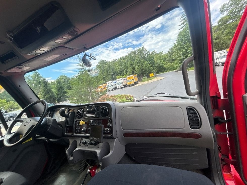 Medium Duty Box Truck-Light and Medium Duty Trucks-Freightliner-2022-M2-Braintree-MA-285,074\n\t\tmiles-$ 45,250 - Image 21