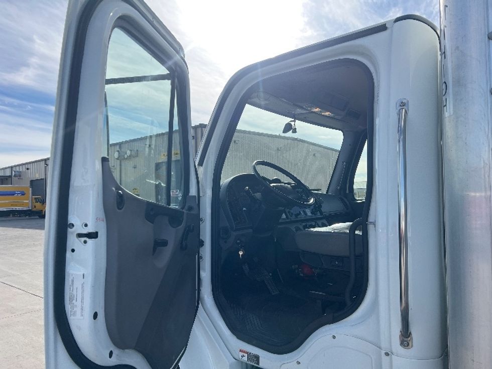 Medium Duty Box Truck-Light and Medium Duty Trucks-Freightliner-2022-M2-Brooklyn Park-MN-111,579\n\t\tmiles-$ 73,750 - Image 16