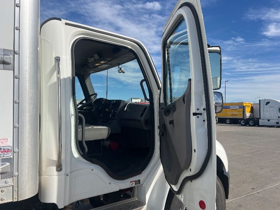 Medium Duty Box Truck-Light and Medium Duty Trucks-Freightliner-2022-M2-Brooklyn Park-MN-111,579\n\t\tmiles-$ 73,750 - Image 18