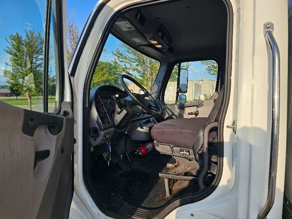 Medium Duty Box Truck-Light and Medium Duty Trucks-Freightliner-2022-M2-Brooklyn Park-MN-161,114\n\t\tmiles-$ 72,250 - Image 16