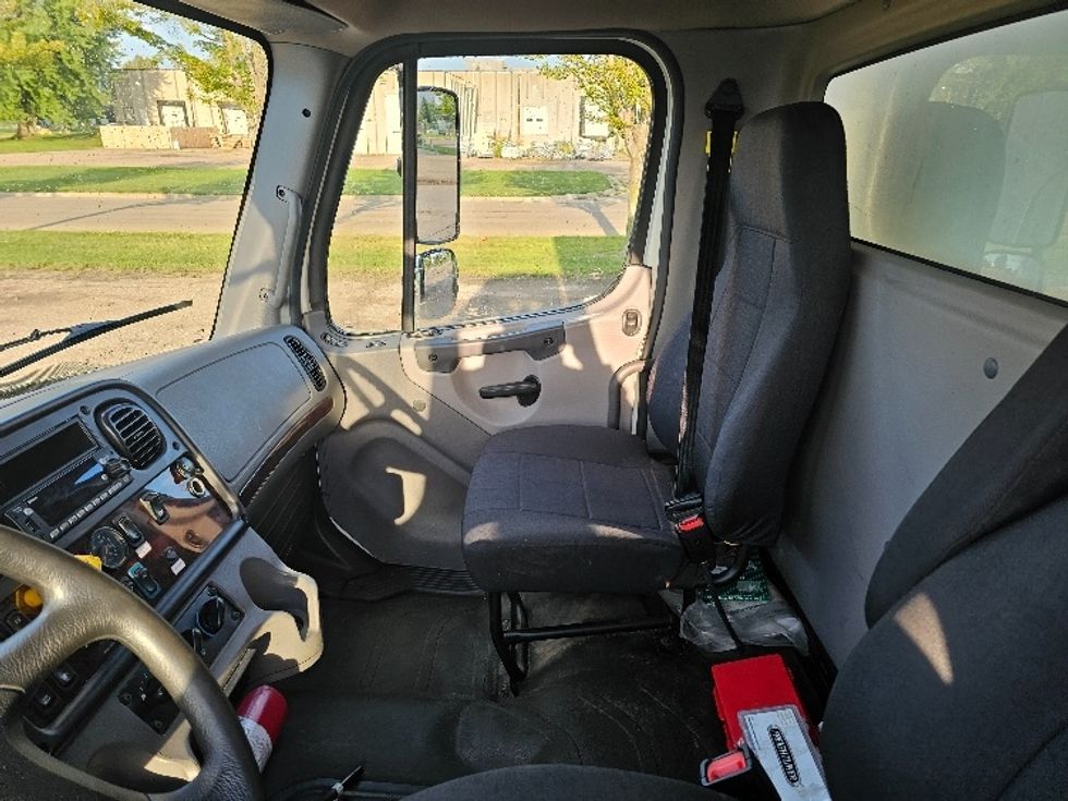 Medium Duty Box Truck-Light and Medium Duty Trucks-Freightliner-2022-M2-Brooklyn Park-MN-161,114\n\t\tmiles-$ 72,250 - Image 19