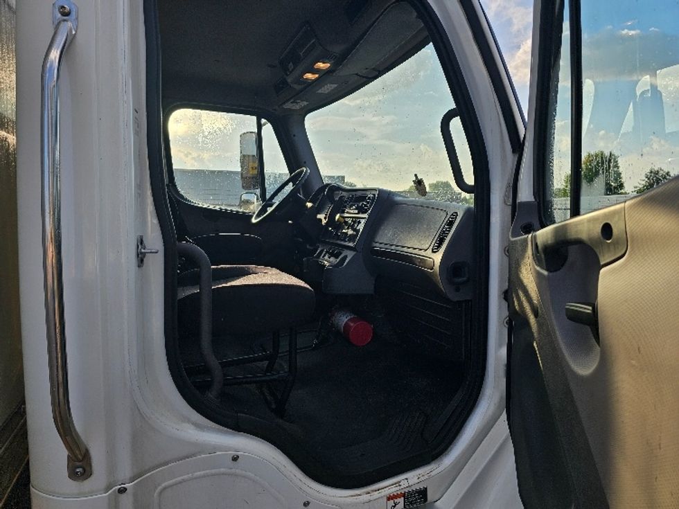 Medium Duty Box Truck-Light and Medium Duty Trucks-Freightliner-2022-M2-Brooklyn Park-MN-161,114\n\t\tmiles-$ 72,250 - Image 20