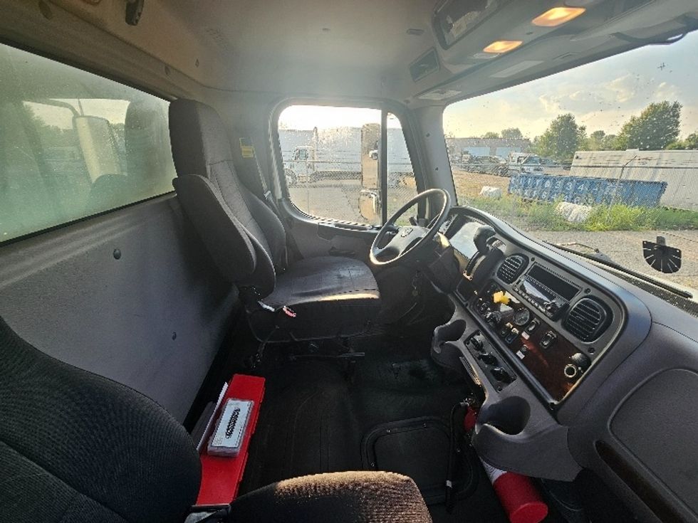 Medium Duty Box Truck-Light and Medium Duty Trucks-Freightliner-2022-M2-Brooklyn Park-MN-161,114\n\t\tmiles-$ 72,250 - Image 22