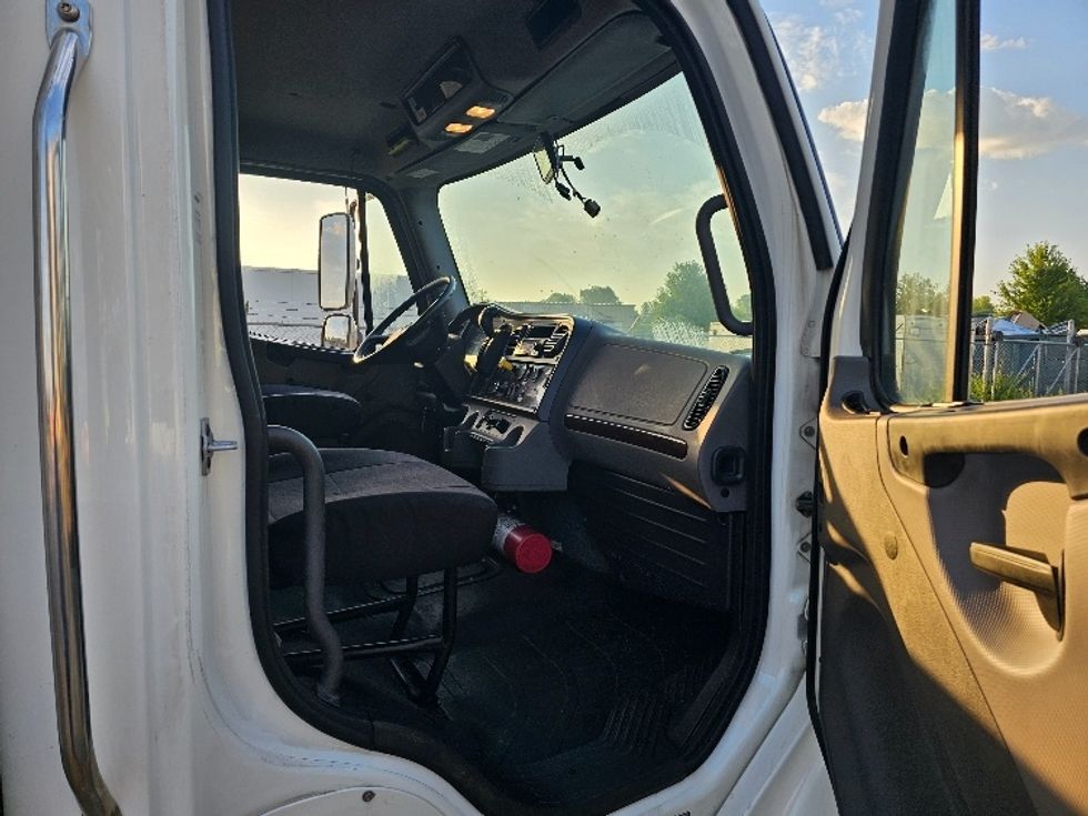 Medium Duty Box Truck-Light and Medium Duty Trucks-Freightliner-2022-M2-Brooklyn Park-MN-172,483\n\t\tmiles-$ 70,250 - Image 19