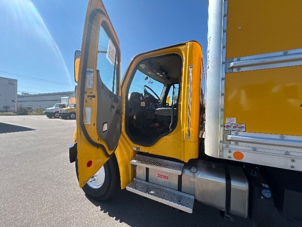 Medium Duty Box Truck-Light and Medium Duty Trucks-Freightliner-2022-M2-Brooklyn Park-MN-227,513\n\t\tmiles-$ 50,750 - Image 16
