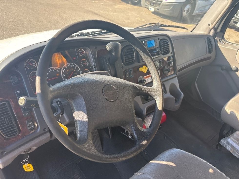 Medium Duty Box Truck-Light and Medium Duty Trucks-Freightliner-2022-M2-Brooklyn Park-MN-269,709\n\t\tmiles-$ 44,000 - Image 17