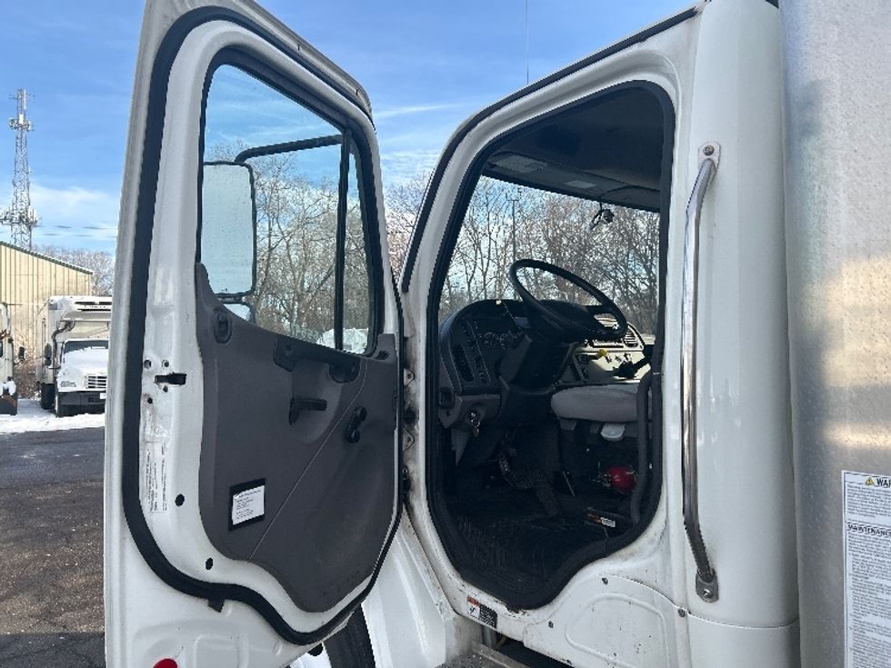 Medium Duty Box Truck-Light and Medium Duty Trucks-Freightliner-2022-M2-Brooklyn Park-MN-272,976\n\t\tmiles-$ 36,750 - Image 16