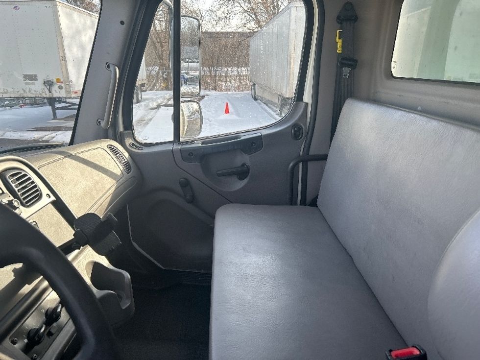 Medium Duty Box Truck-Light and Medium Duty Trucks-Freightliner-2022-M2-Brooklyn Park-MN-272,976\n\t\tmiles-$ 36,750 - Image 19