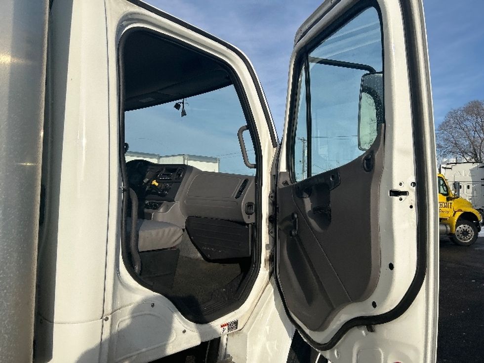 Medium Duty Box Truck-Light and Medium Duty Trucks-Freightliner-2022-M2-Brooklyn Park-MN-272,976\n\t\tmiles-$ 36,750 - Image 20