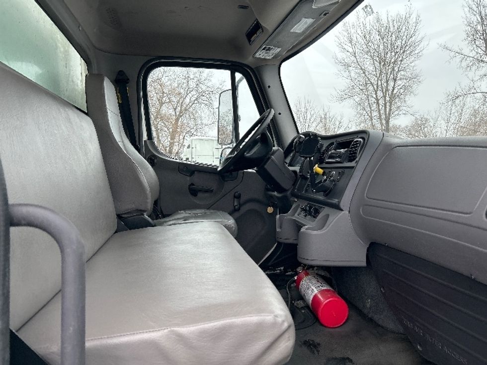 Medium Duty Box Truck-Light and Medium Duty Trucks-Freightliner-2022-M2-Brooklyn Park-MN-300,946\n\t\tmiles-$ 32,000 - Image 22
