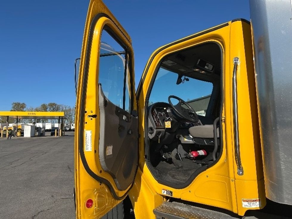 Medium Duty Box Truck-Light and Medium Duty Trucks-Freightliner-2022-M2-Buffalo-NY-174,753\n\t\tmiles-$ 44,500 - Image 16