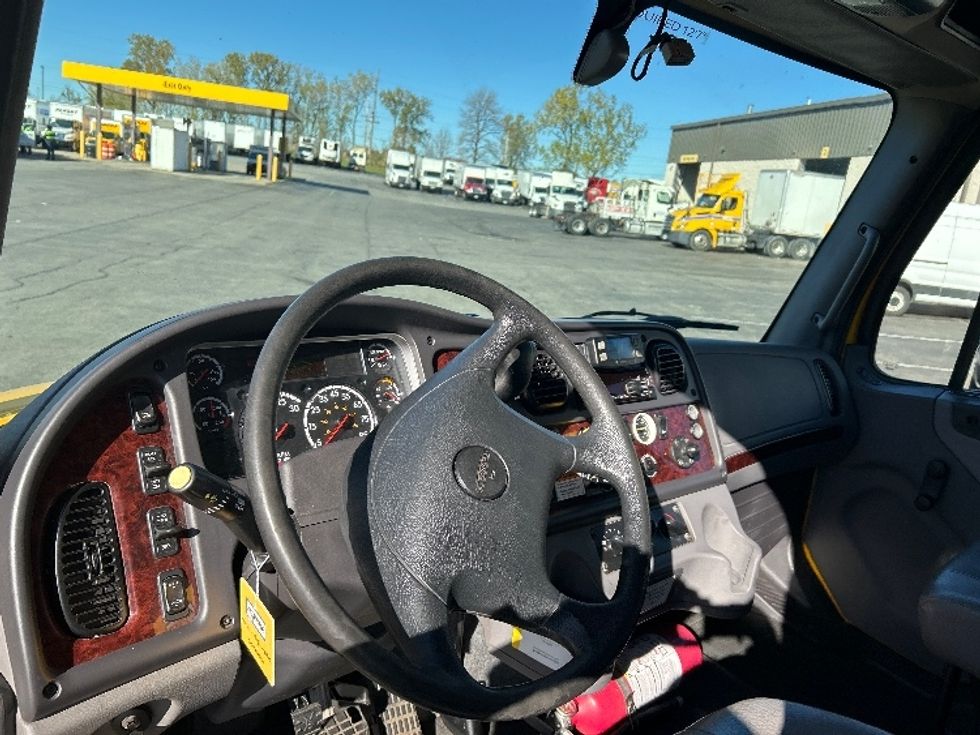 Medium Duty Box Truck-Light and Medium Duty Trucks-Freightliner-2022-M2-Buffalo-NY-174,753\n\t\tmiles-$ 44,500 - Image 17