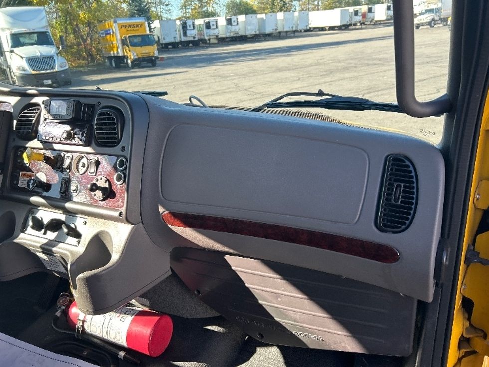 Medium Duty Box Truck-Light and Medium Duty Trucks-Freightliner-2022-M2-Buffalo-NY-174,753\n\t\tmiles-$ 44,500 - Image 21