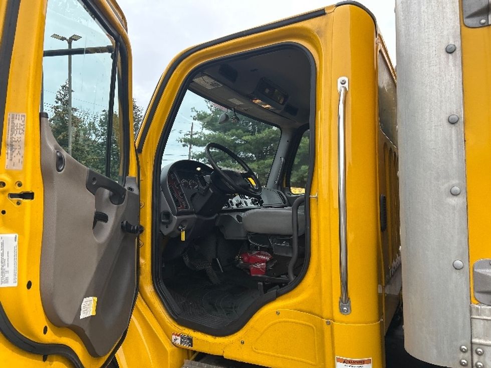 Medium Duty Box Truck-Light and Medium Duty Trucks-Freightliner-2022-M2-Burlington-NJ-308,778\n\t\tmiles-$ 34,750 - Image 16